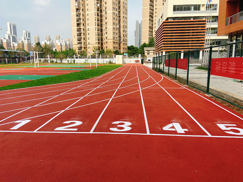 沈陽(yáng)運(yùn)動(dòng)場(chǎng)地塑膠跑道施工排水系統(tǒng)怎么做？